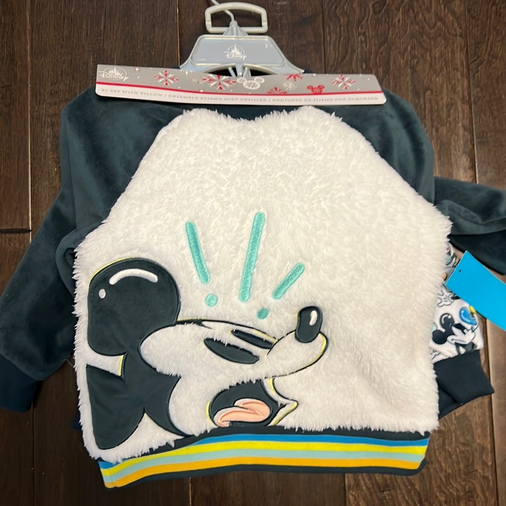 NWT Disney Gender Neutral Mickey Mouse Cozy Pajama set with matching pillow!